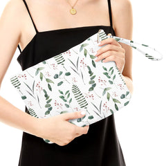 Fokongna travel bag for beach use keeps damp items separate and secure.