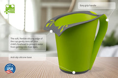 FRESH FROG Cascada rinse cup in action pour for gentle shampoo rinse.