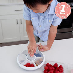 GoBe spinner lid and seal demonstrate leak-proof design; mess-free packing