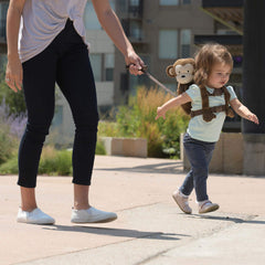 GoldBug Harness Monkey backpack attachment demonstrates easy transform from leash to bag
