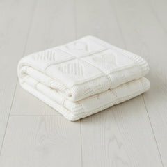 Grewear baby knit cotton blanket with white heart pattern for cozy naps