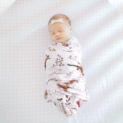 GRSSDER swaddle setup image demonstrates easy snug wraps.