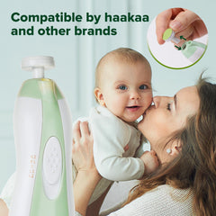 haakaa pad-slot easy-insertion demonstrates quick, secure replacement during care routines.