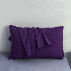 Hadi Bedding pillowcase with zipper closure keeps pillow secure.