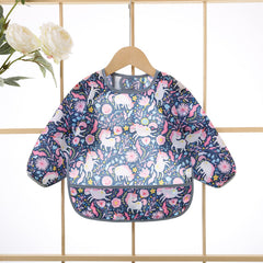 Hafftnun baby bib with pocket catches crumbs to help reduce laundry.