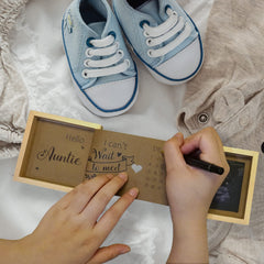 HAMUIERS Hello Auntie engraving on keepsake box for a sentimental gift idea.