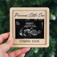 Hangwoous frame flip-open view invites a warm ultrasound reveal for loved ones.