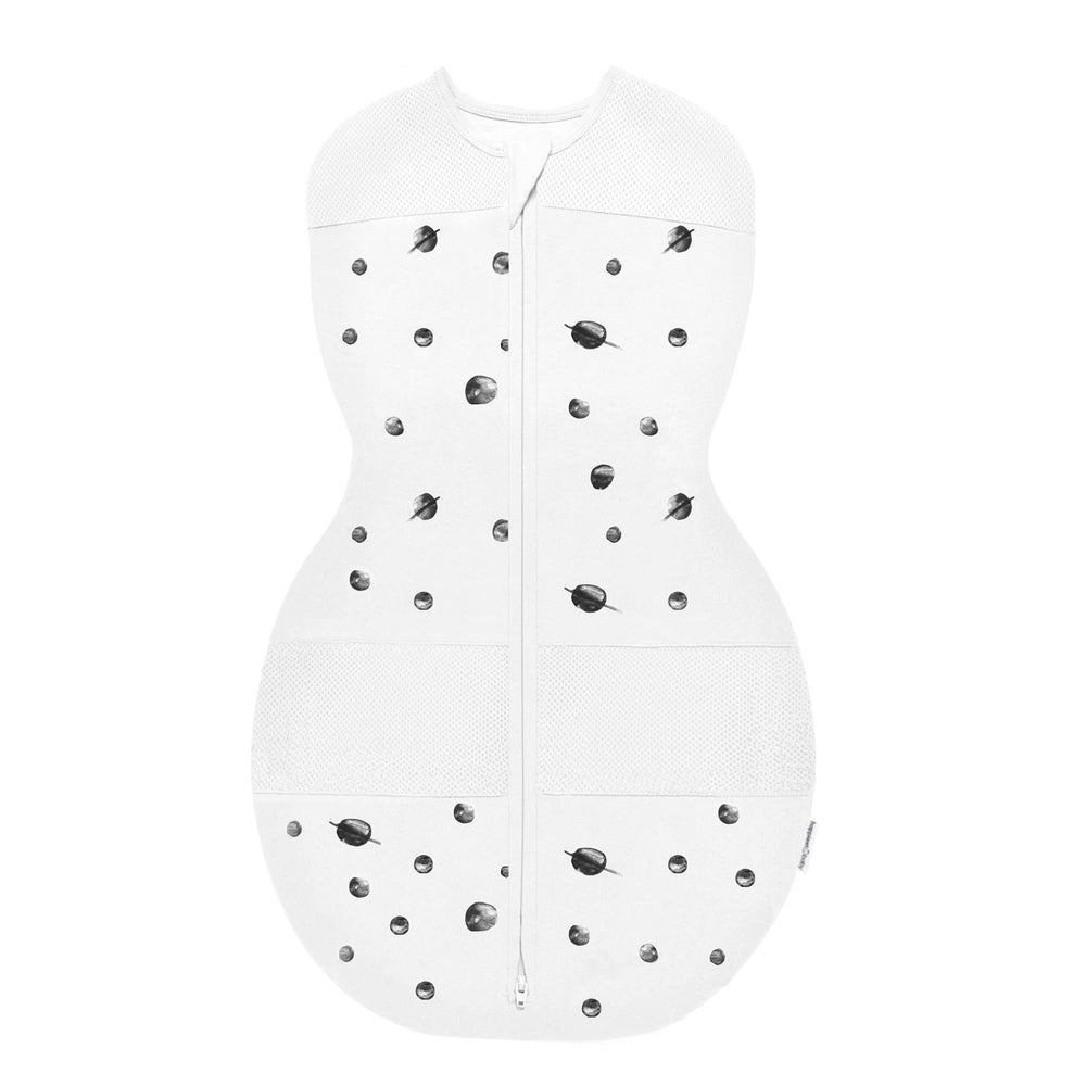 Happiest Baby Sleepea 5-Second Swaddle close-up shows soft organic cotton and secure fit for peaceful sleep.