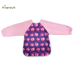 Close-up of sleeves and catch-all pocket on the Hi Sprout bib.