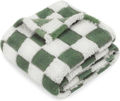 HOMRITAR 3D checkerboard-pattern baby blanket adds texture and nursery style.