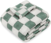 HOMRITAR checkered baby blanket with 3D design offers cozy warmth for newborns.