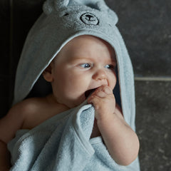 Huxie bear blue towel at 32x32 inches suits newborns