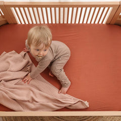 Huxie crib sheet with deep pockets and elastic band for reliable stay-put fit