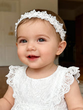 ICKEYOU baby hairband in white lace bow, ideal for newborn photos.