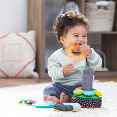Infantino mirror ring promotes visual exploration and self-recognition during play