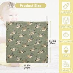 JHKKU Mallard Ducks drool bib folds neatly for quick baby recovery after feeds.