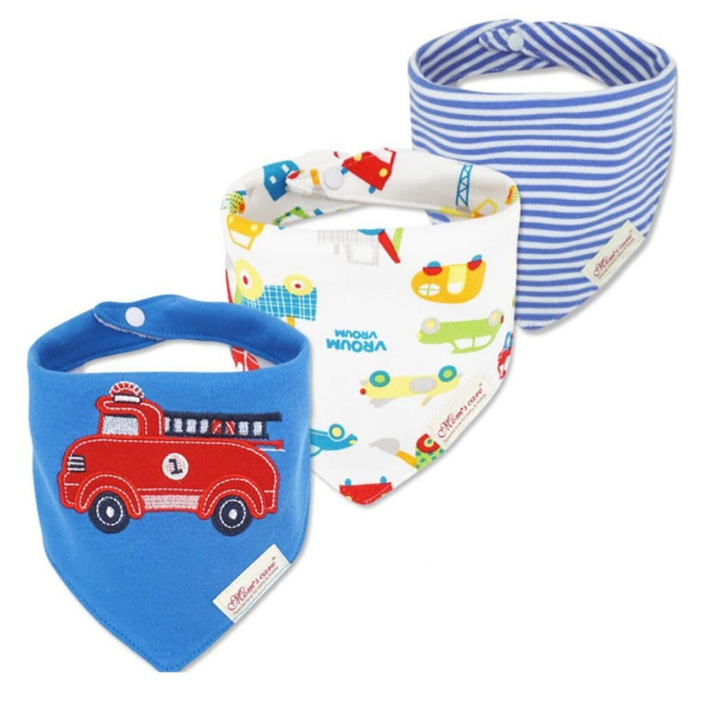 JN&LULU bandana bibs on a drooling newborn, soft cotton and adjustable snaps.