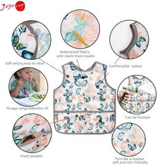 Joyo Roy bib with Velcro closure for easy on and off during feeding.