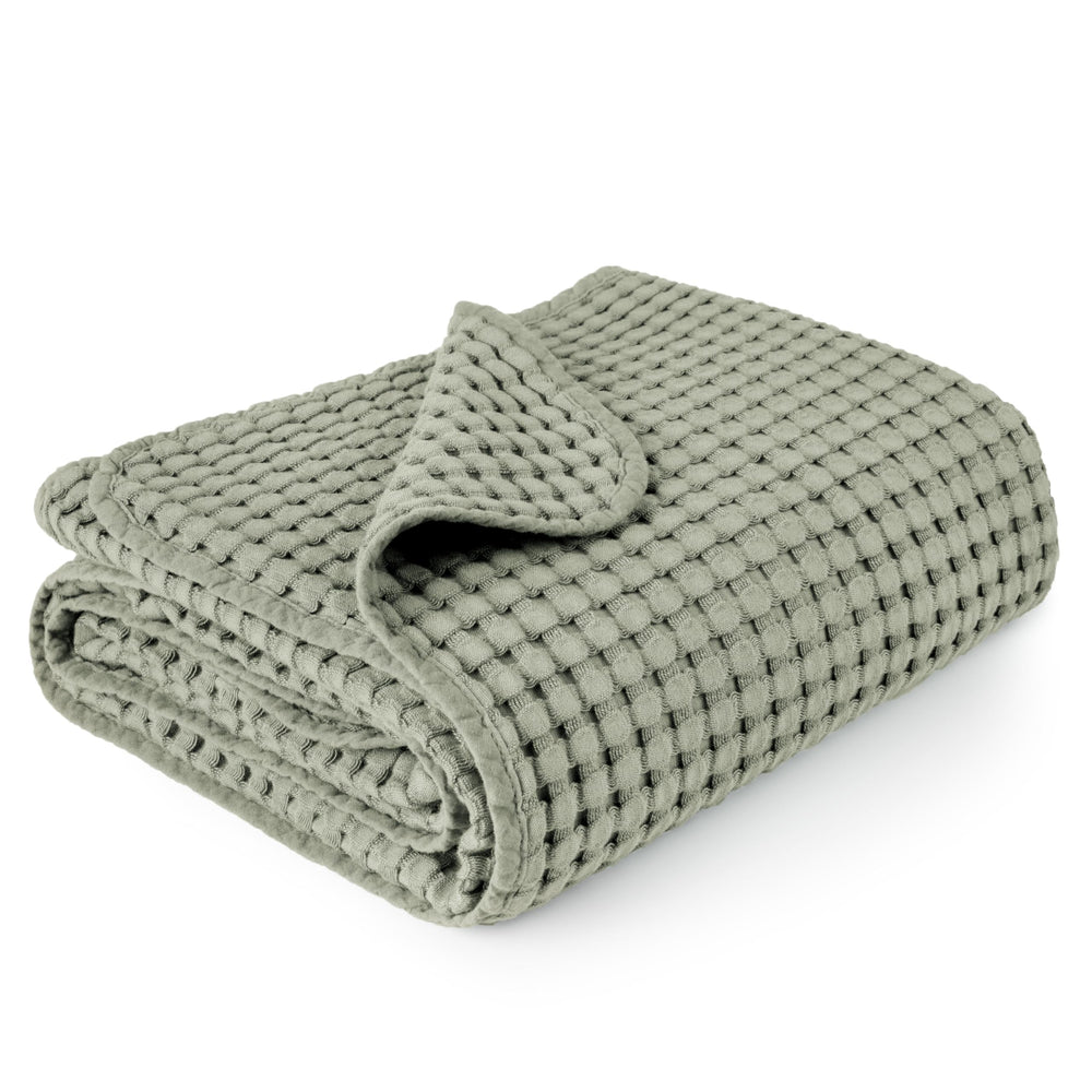 Konssy Amy Green waffle blanket front view, soft and warm.
