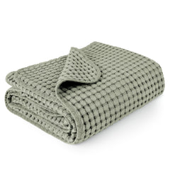 Konssy Amy Green waffle blanket front view, soft and warm.