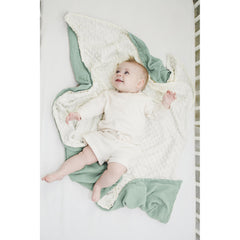 Konssy blanket back dotted fleece offers extra softness and warmth.