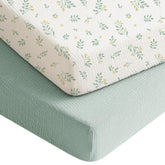 Konssy muslin crib sheets Leaf Green close-up pattern and soft texture.