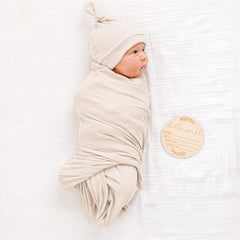 Konssy swaddle set flat lay showing generous 30x30 inch size for versatile swaddling.