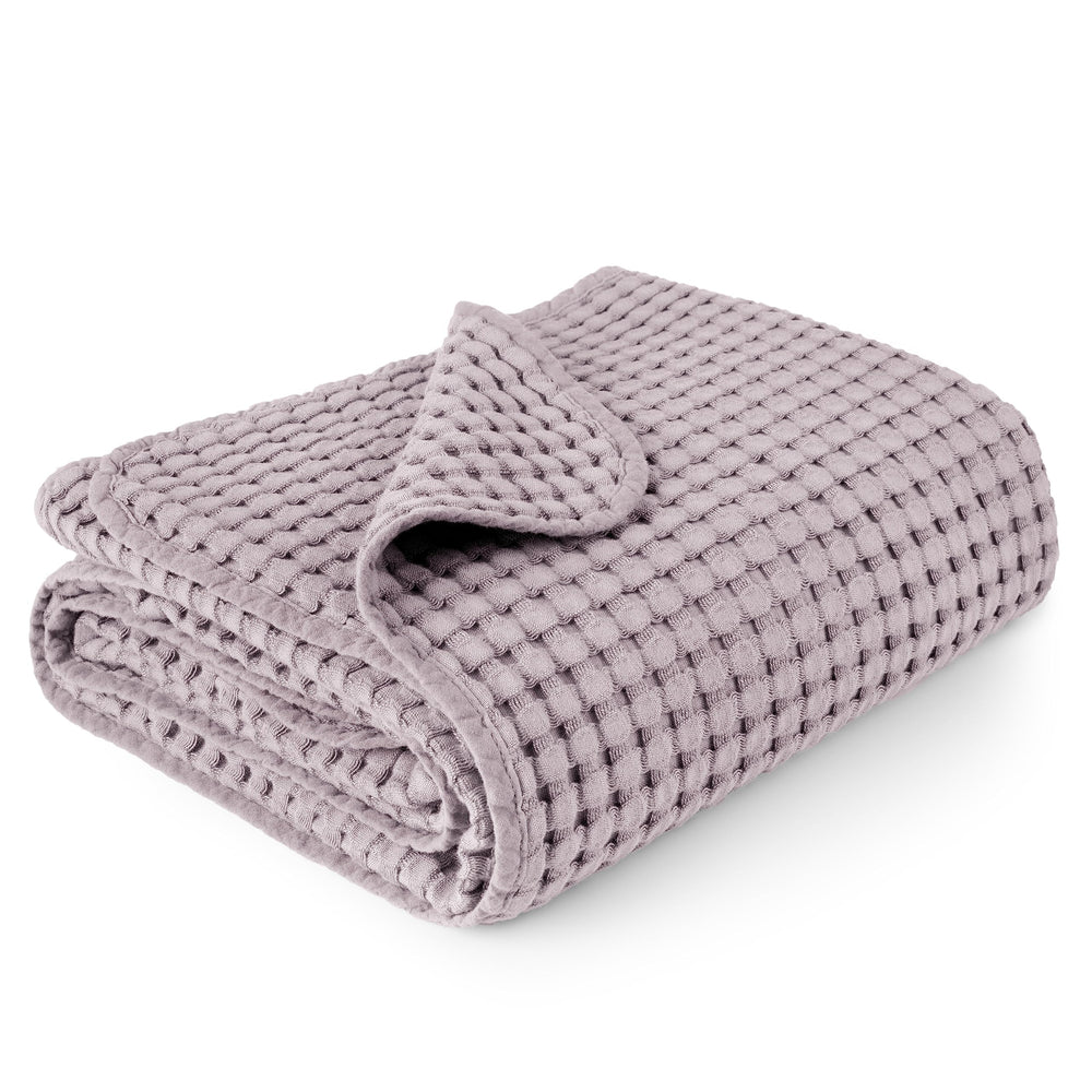 Konssy Waffle Baby Blanket purple - close-up texture for gentle skin warmth