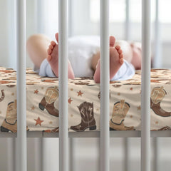 KuphiL10C elastic-band close-up demonstrates secure, snug fit on standard crib mattresses