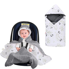 LAT LEE AND TOWN panda-pattern car seat blanket keeps babies warm on the go.