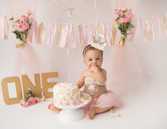 LINLULU tulle bow baby headband adds sweet volume to outfits.