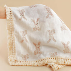 Little Jump bear-print muslin blanket with bear motif for cute baby photos.