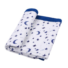 Little Jump Starry Sky in car seat with breathable two-layer muslin for comfort.