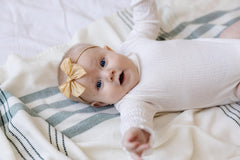 Little Poppy Co reversible alligator clip demonstrates secure, versatile styling.