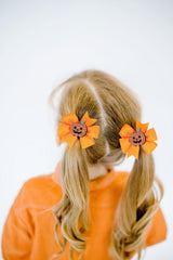 Lofruiin swallowtail bowclip in pumpkin-orange, enhances daily outfits with simple clipping.