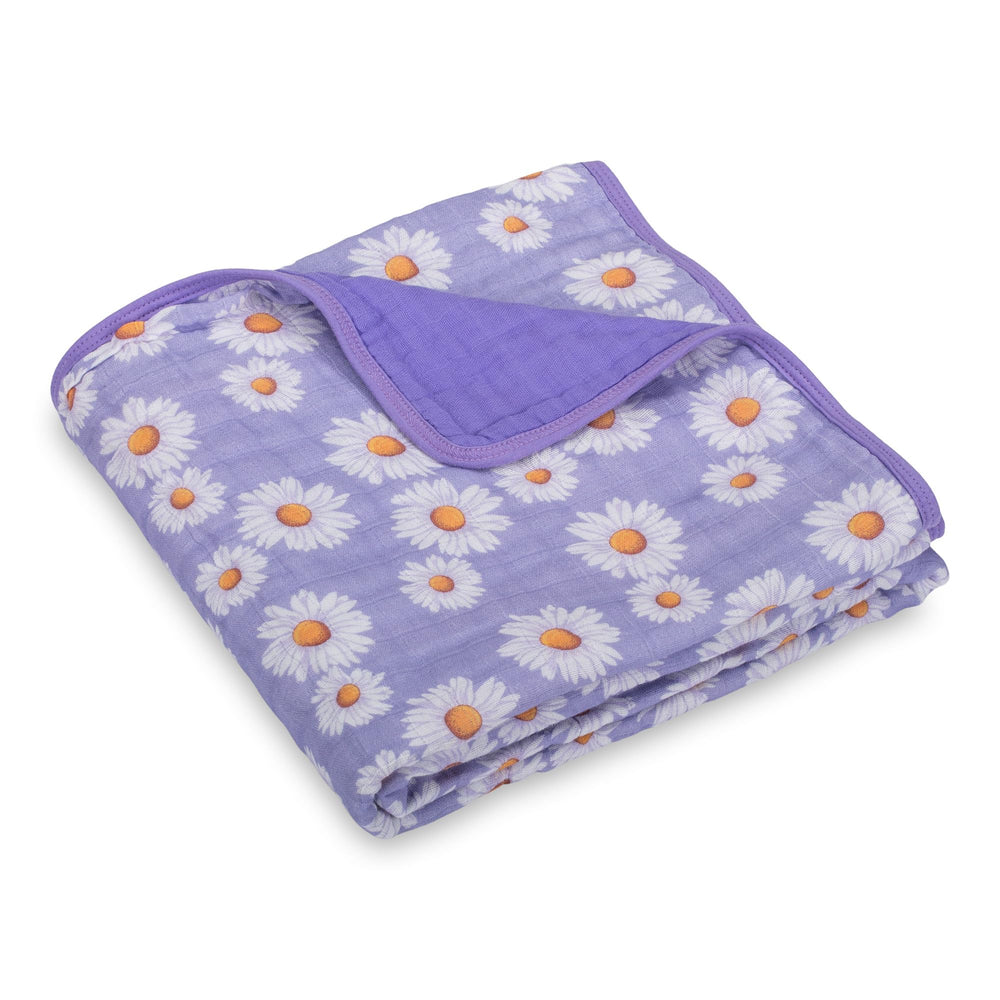 LollyBanks daisy-design muslin blanket shows soft warmth for baby naps.