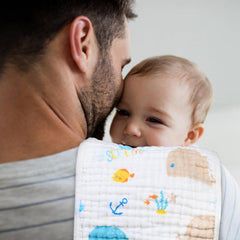 Looxii whale-design muslin burp cloths are large and easy to manage.