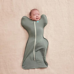 Love to Dream Swaddle UP two-way zipper enables quick diaper changes.