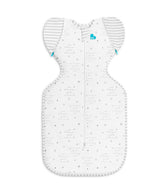 Love to Dream transition bag with arm-up design supports cozy shoulders during night changes.