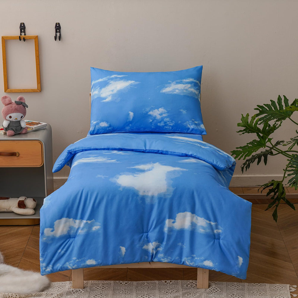 Luxlovery toddler comforter with cloud pattern provides gentle warmth and calm bedtime vibes.