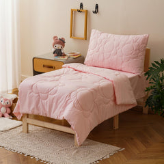Luxlovery toddler fitted sheet with elastic pockets ensures a snug fit.