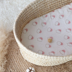 LYRICHOM BABY bassinet sheet with elastic edge demonstrates 360-degree secure fit.
