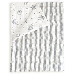 MakeMake Organics tufted detail adds texture and premium feel to the cozy toddler quilt