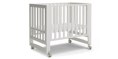 Mamazing EvoNest 6in1 crib in white with wheels for easy mobility.