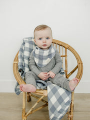 Mebie Baby muslin quilt with four-layer soft fabric for cozy naps.