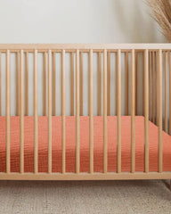 Meowcards bassinet sheet hourglass fit close-up demonstrates snug edge for stability.