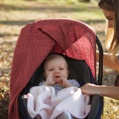 Meracorallo versatile-use nursing cover scene providing privacy