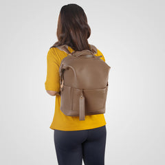 Minsong bag side pocket open with quick-access bottle and essentials.
