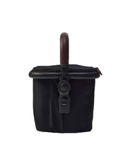 Momcozy ChangeGo basket clip secures tool-free attachment for clutter-free trips.