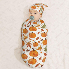Muishi newborn swaddle set close-up highlights smooth edges and elastic material.